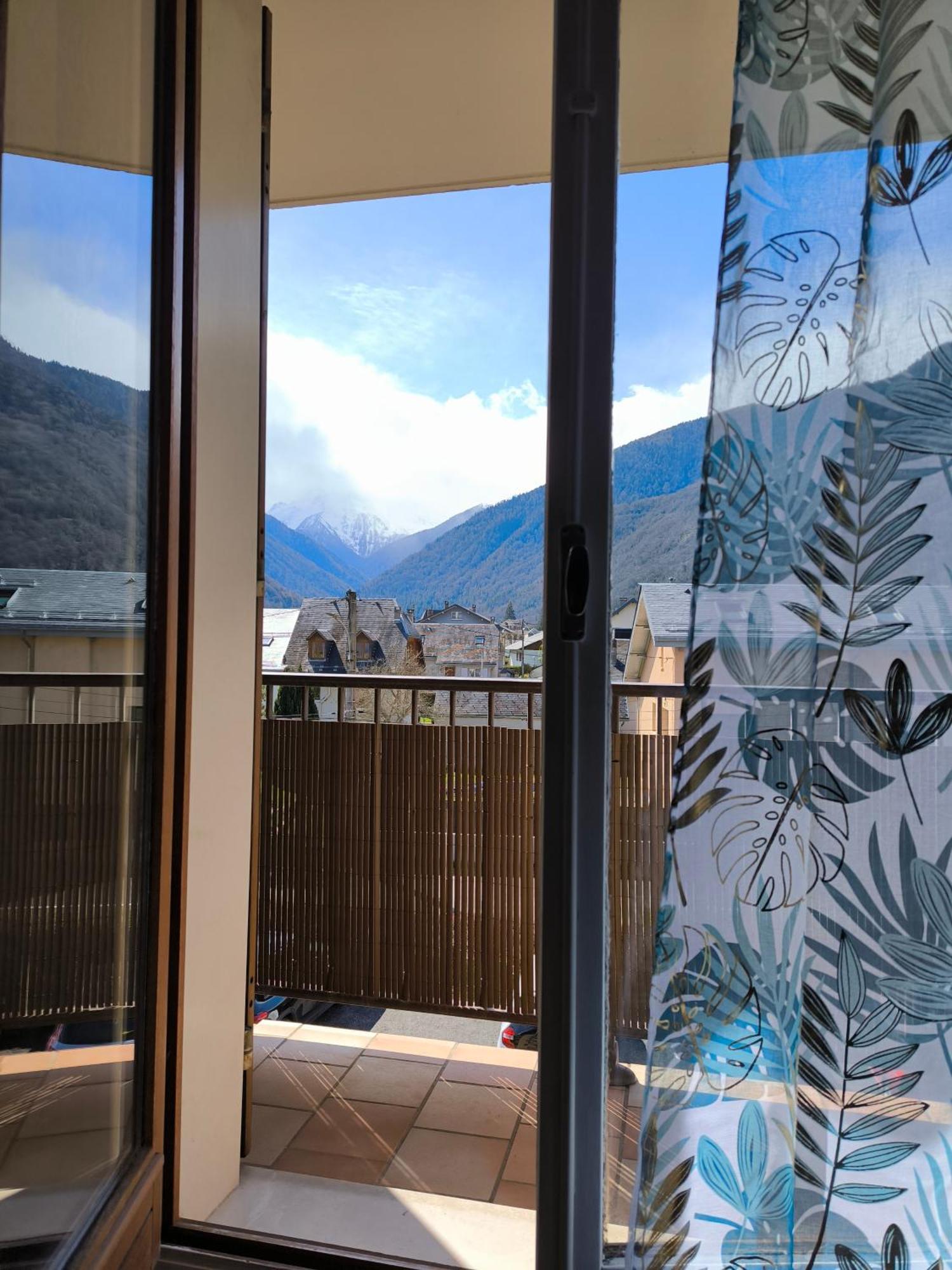 Appartement Vert Tendre Face A La Montagne Bagneres-de-Luchon ภายนอก รูปภาพ